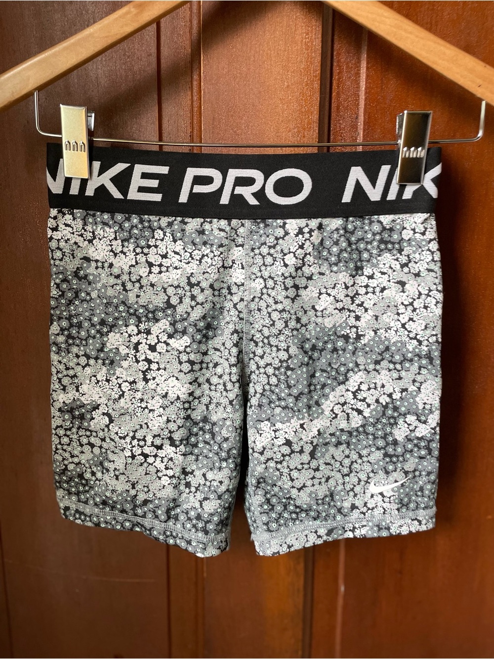 Nike dri fit girls extra large athletic compression shorts
